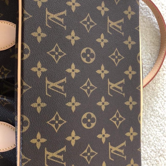 ❌❌SOLD❌❌Louis vuitton pallermo in brand new condition $2,000 comes with strap - Picture 6 of 14